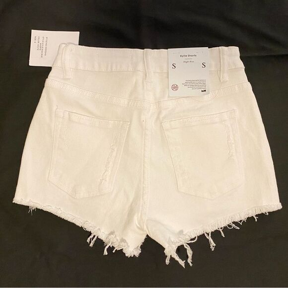 NWT I & M Jeans Kylie high-rise distressed white denim shorts size S stretch - Picture 2 of 6